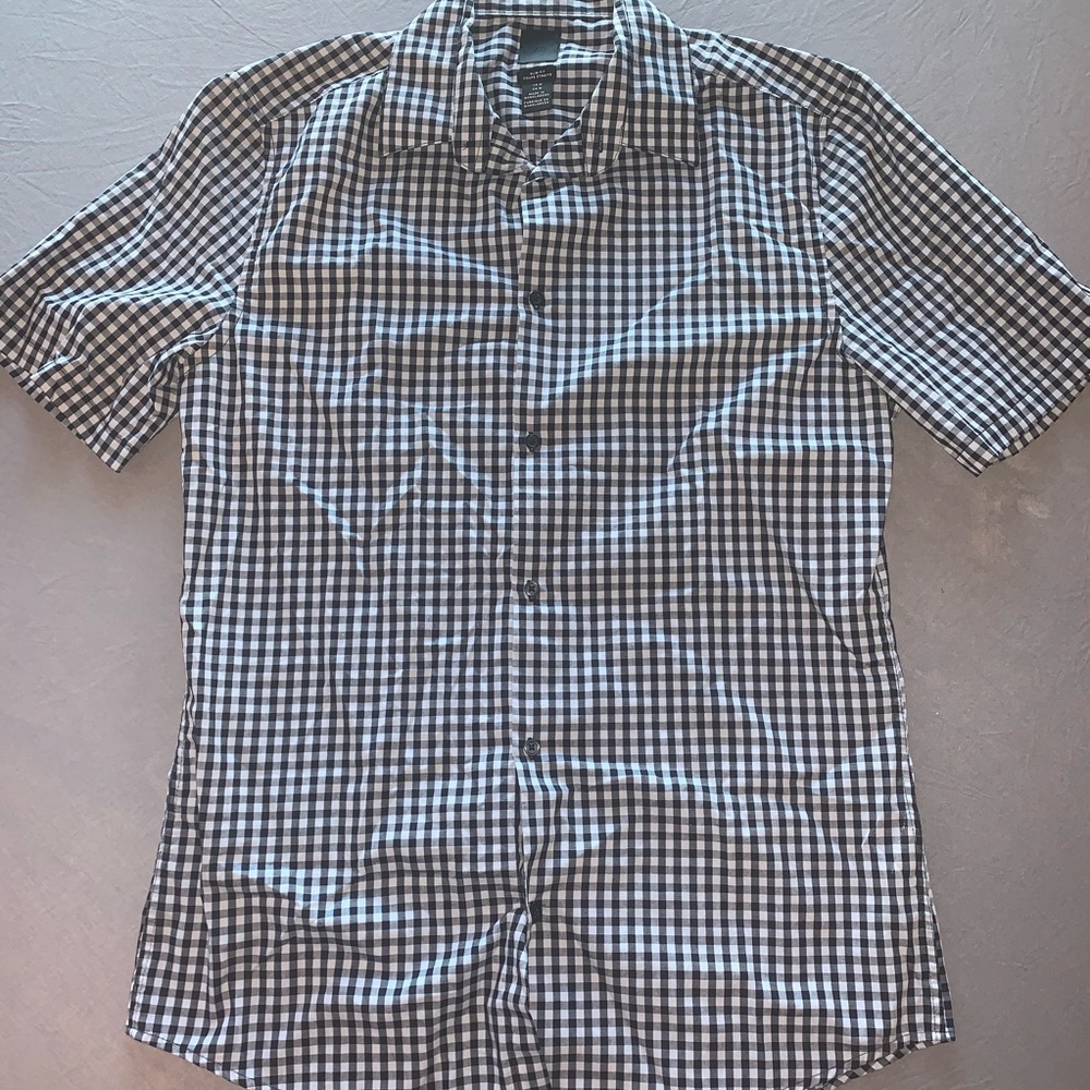 H&M men’s short sleeved button up black white